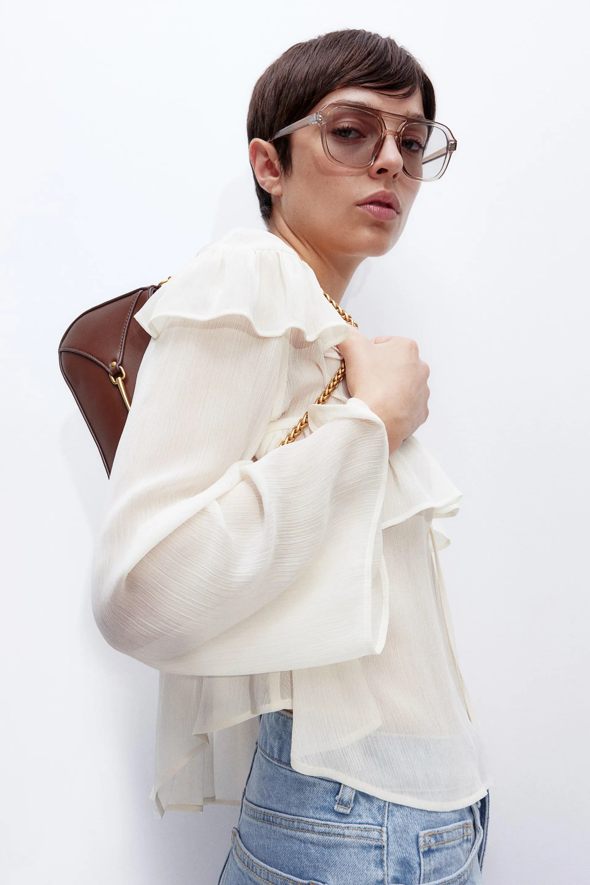 Rypytetty röyhelöreunainen pusero