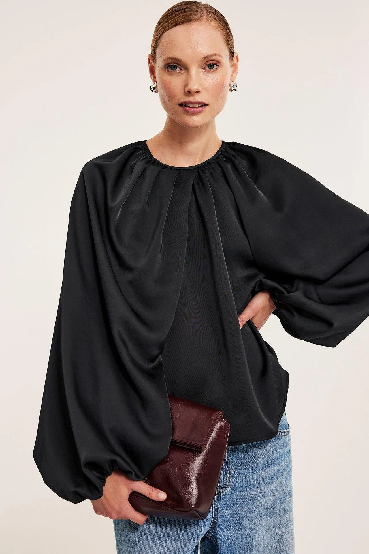 Paita, jossa on pallohihat