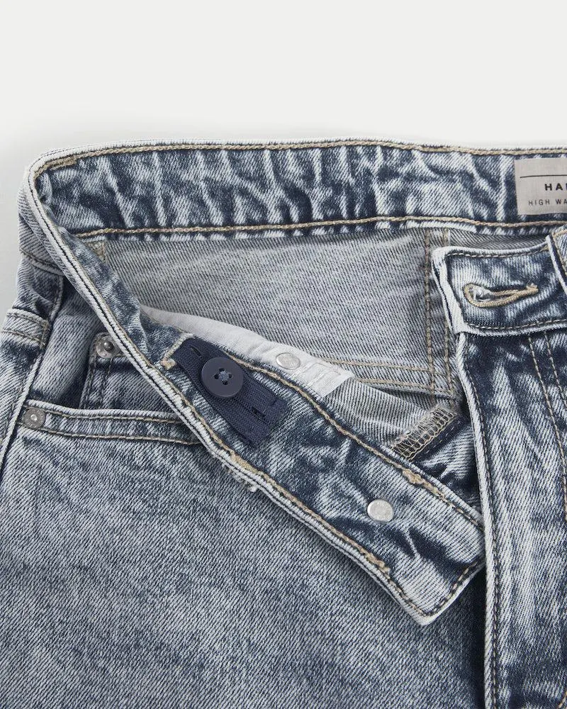 Farkut leveillä lahkeilla