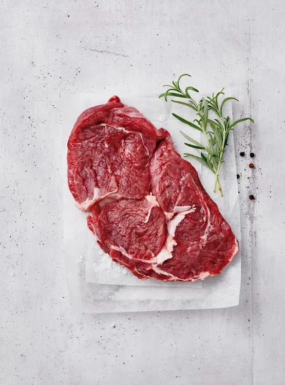 Naudan entrecotepihvi palvelutiski