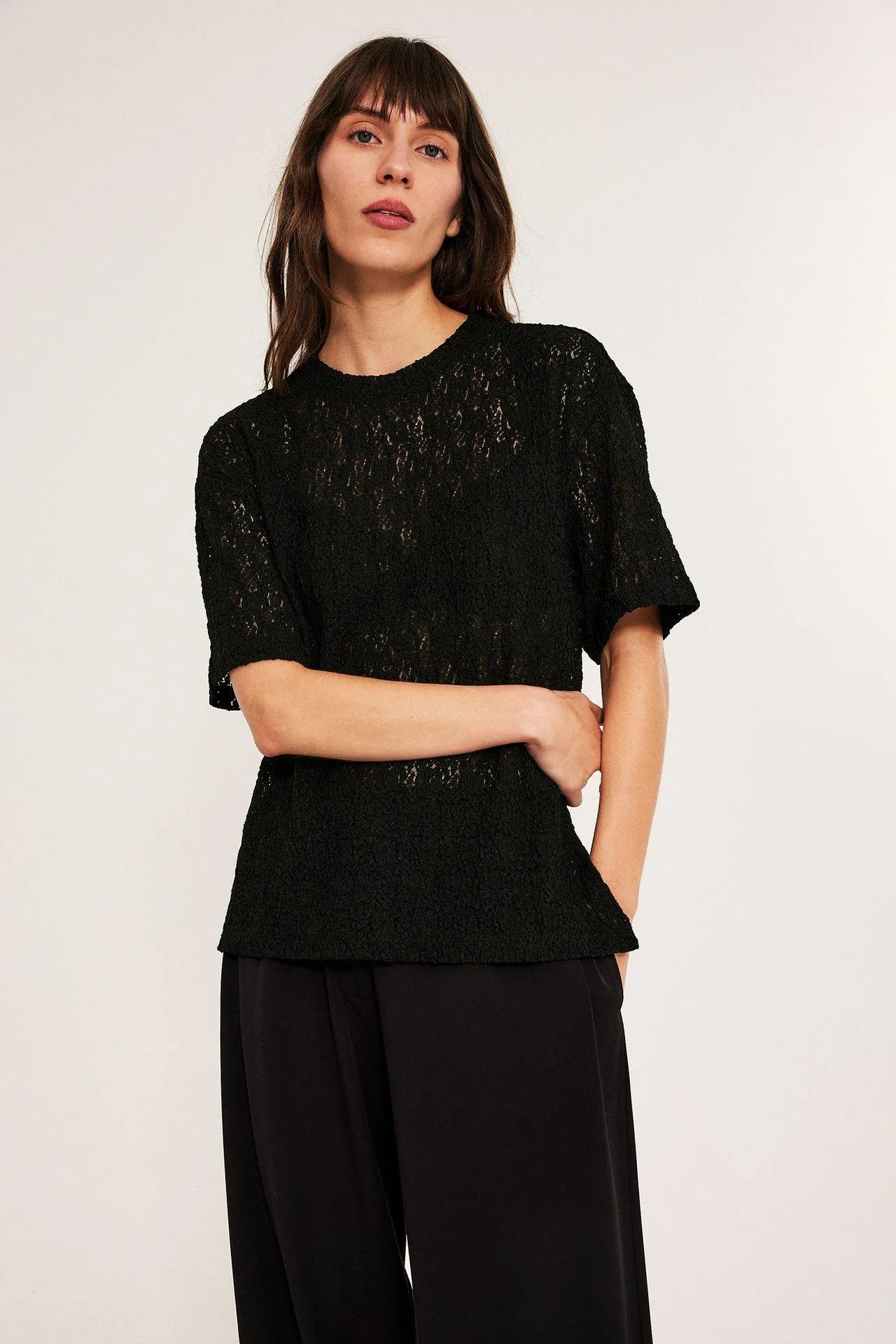 Lyhythihainen pitsipaita