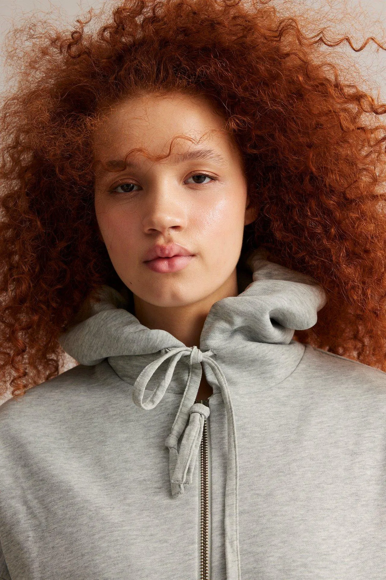 Vetoketjullinen huppari