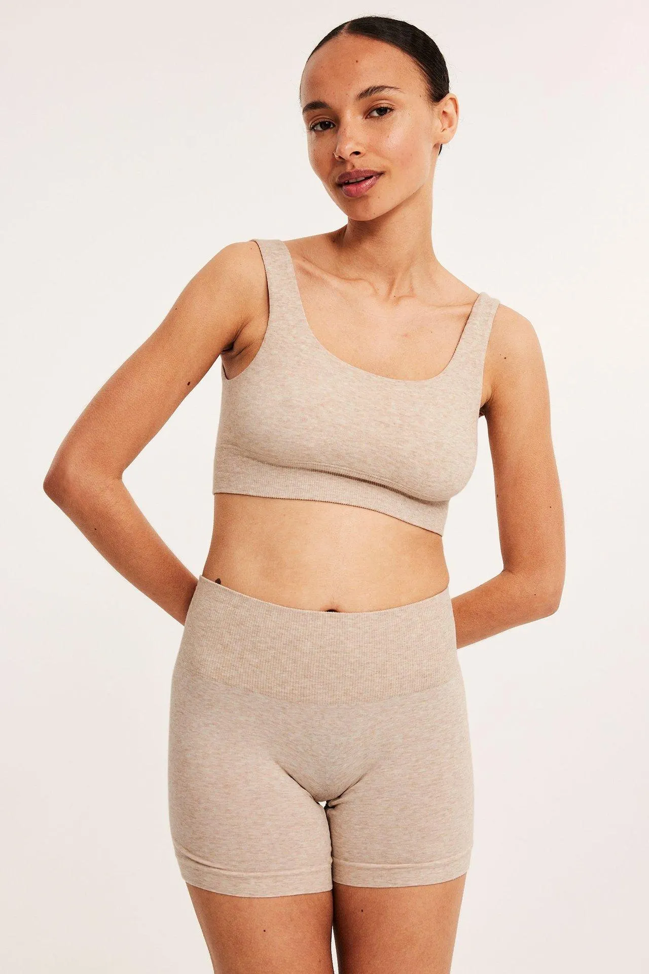 Puuvillasekoitetta olevat rintaliivit