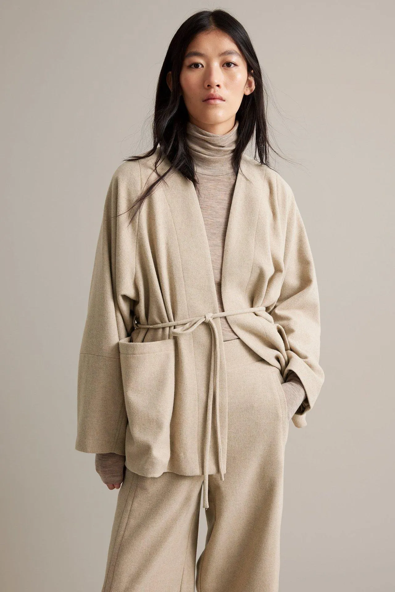 Villasekoitteesta valmistettu neuletakki