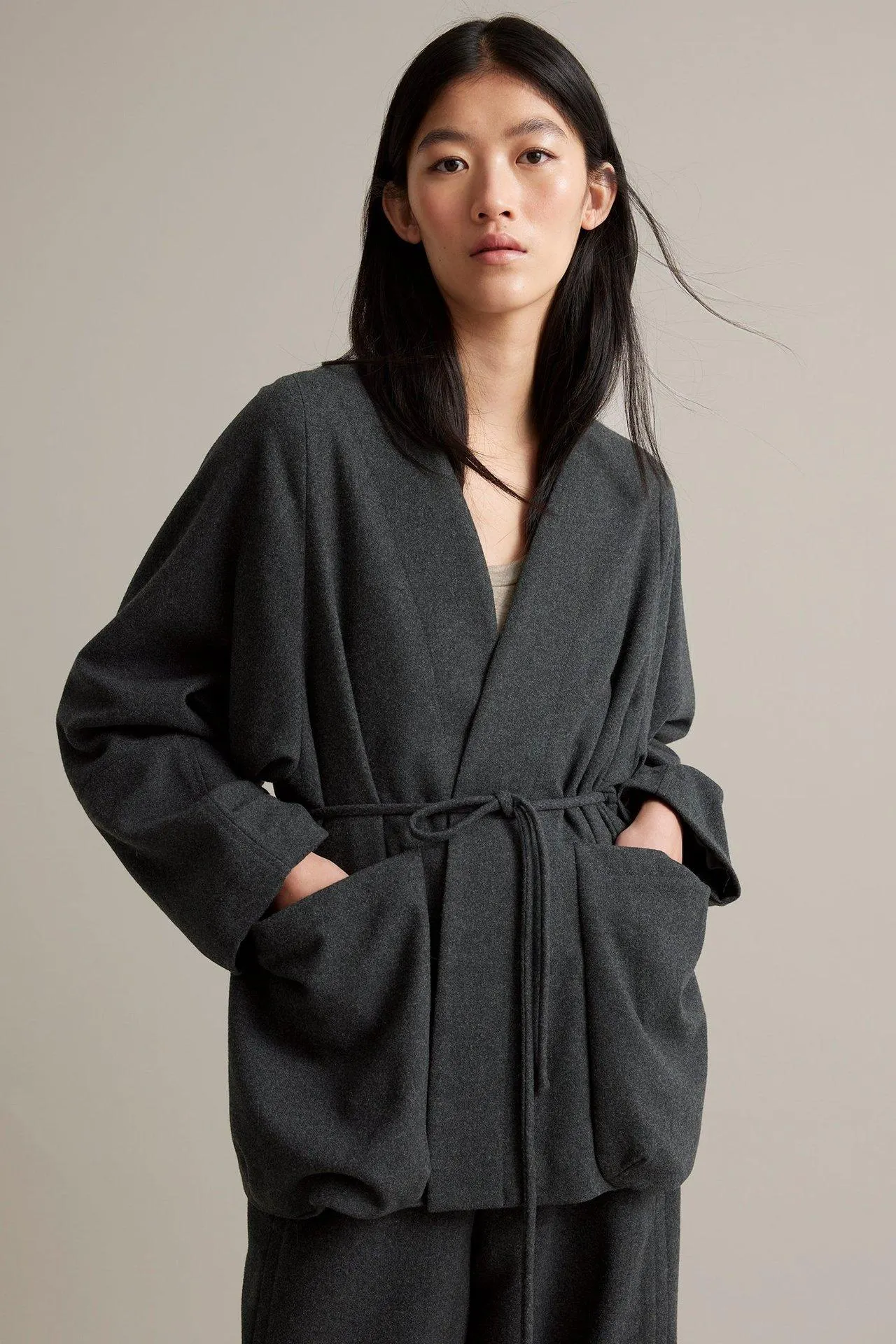 Villasekoitteesta valmistettu neuletakki