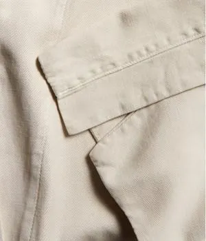 Takki solmittavalla vyöllä