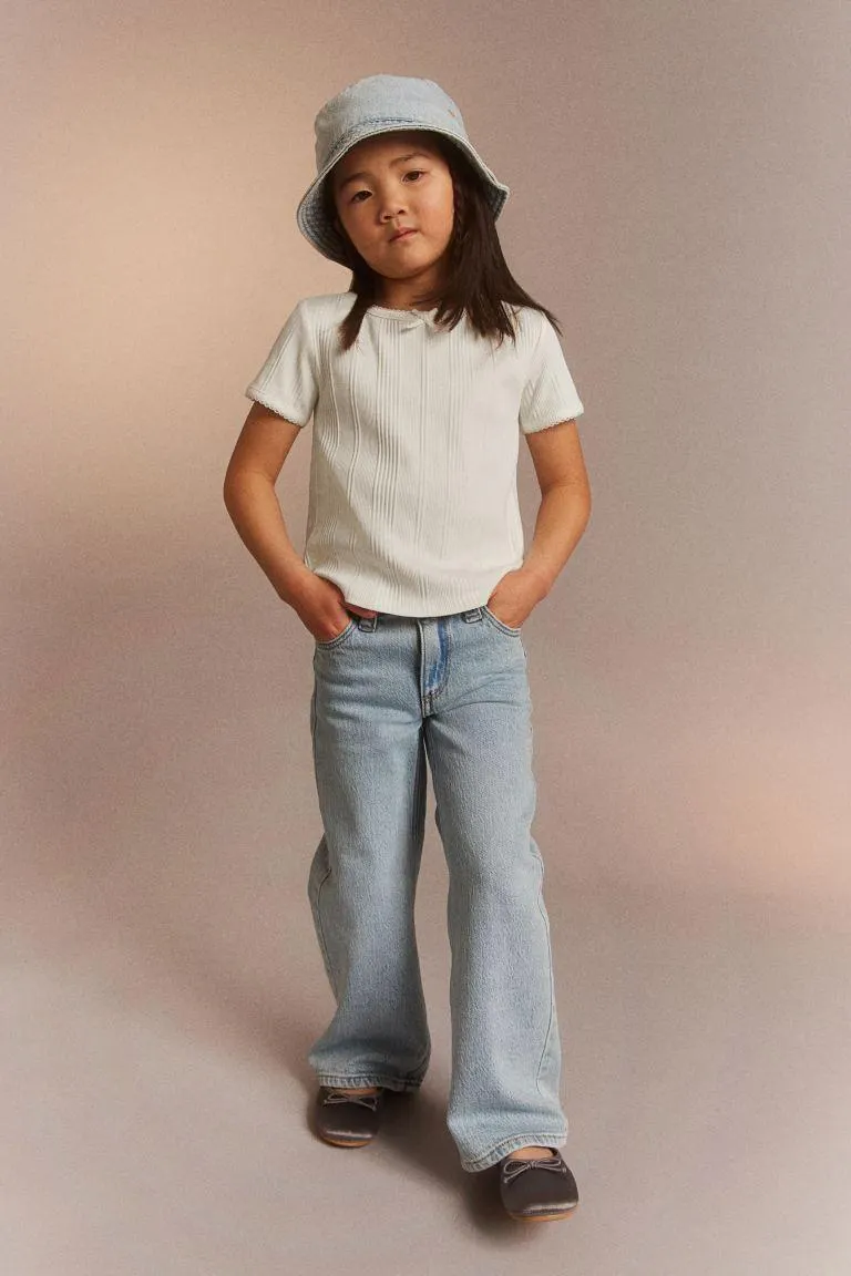 2 kpl ribattuja puuvillatrikoisia puseroita