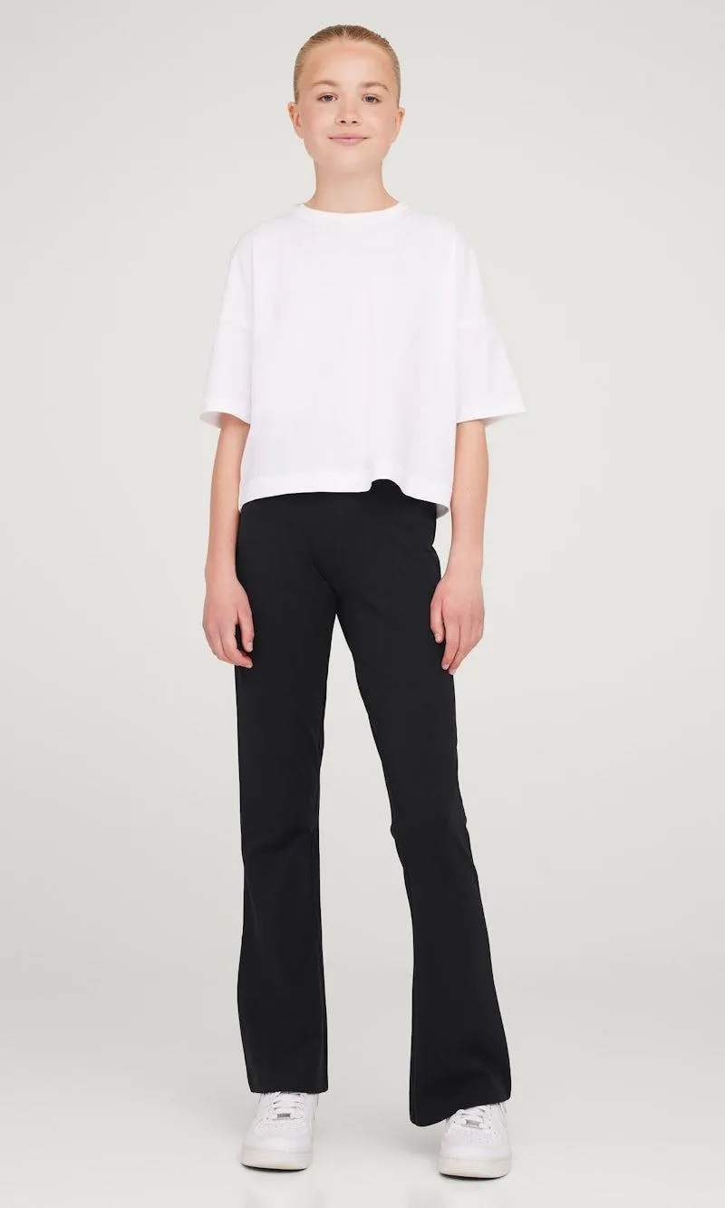 Leggingsit levenevillä lahkeilla