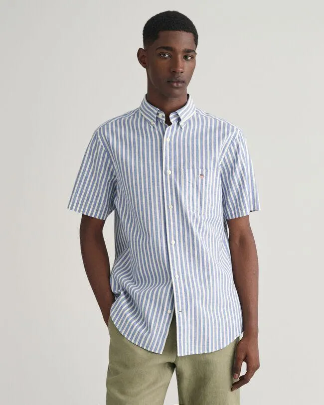 Regular fit ‑mitoitettu raidallinen lyhythihainen puuvilla-pellavapaita