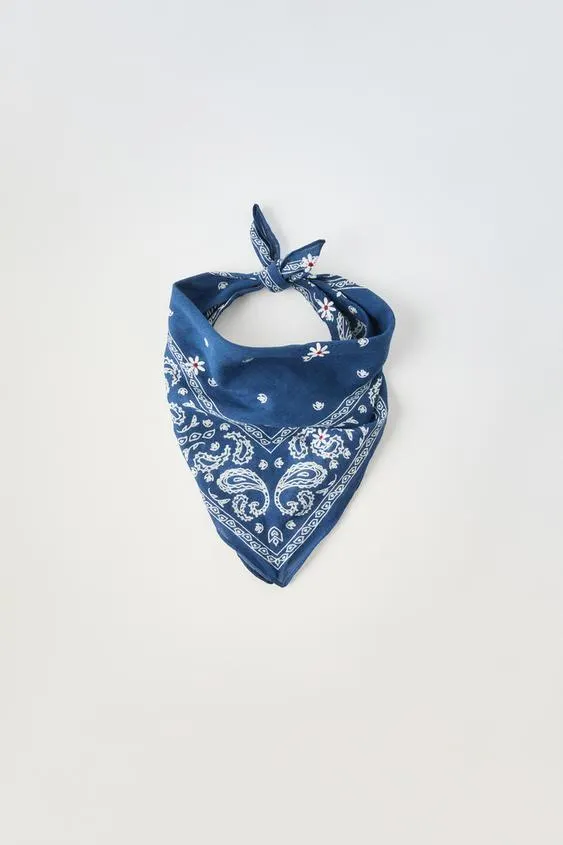 PRINT BANDANA WITH EMBROIDERED FLOWERS