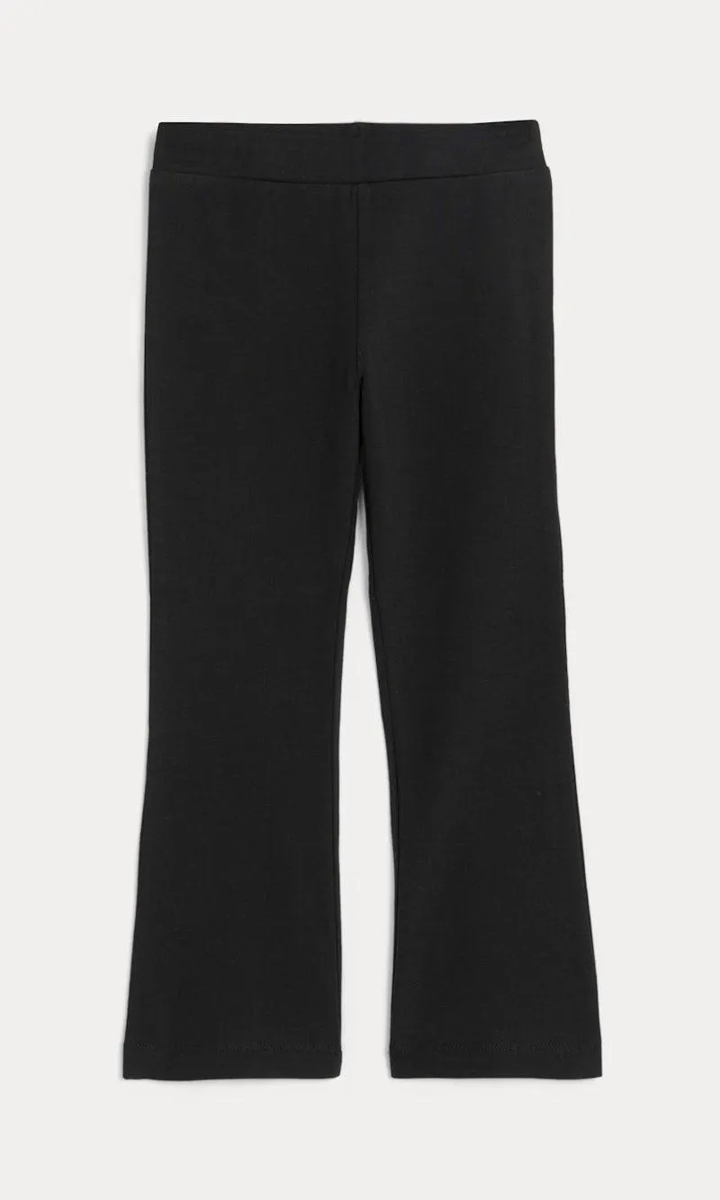 Leggingsit levenevillä lahkeilla