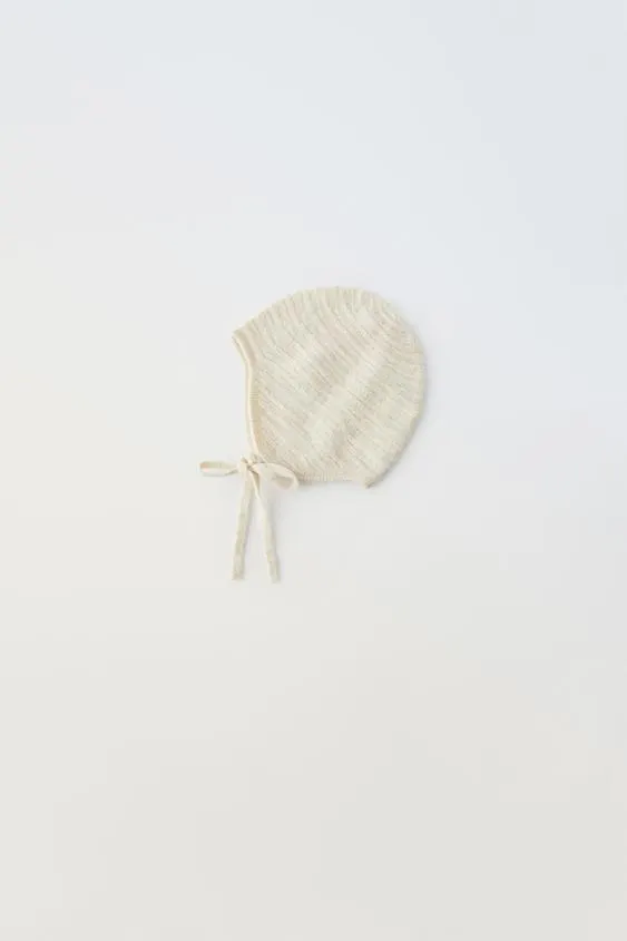 TEXTURED KNIT BONNET