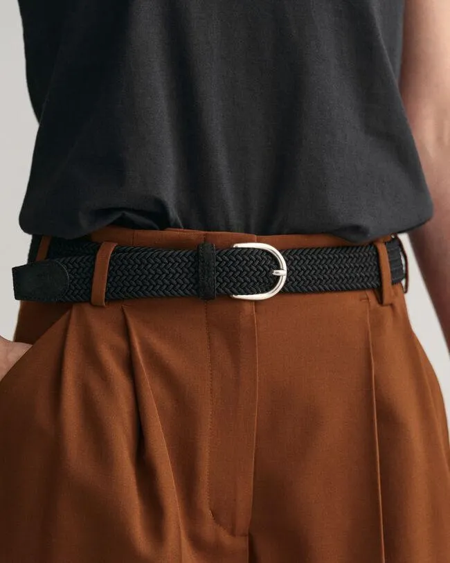 Malli on 177 cm pitkä ja käyttää kokoa 80/32