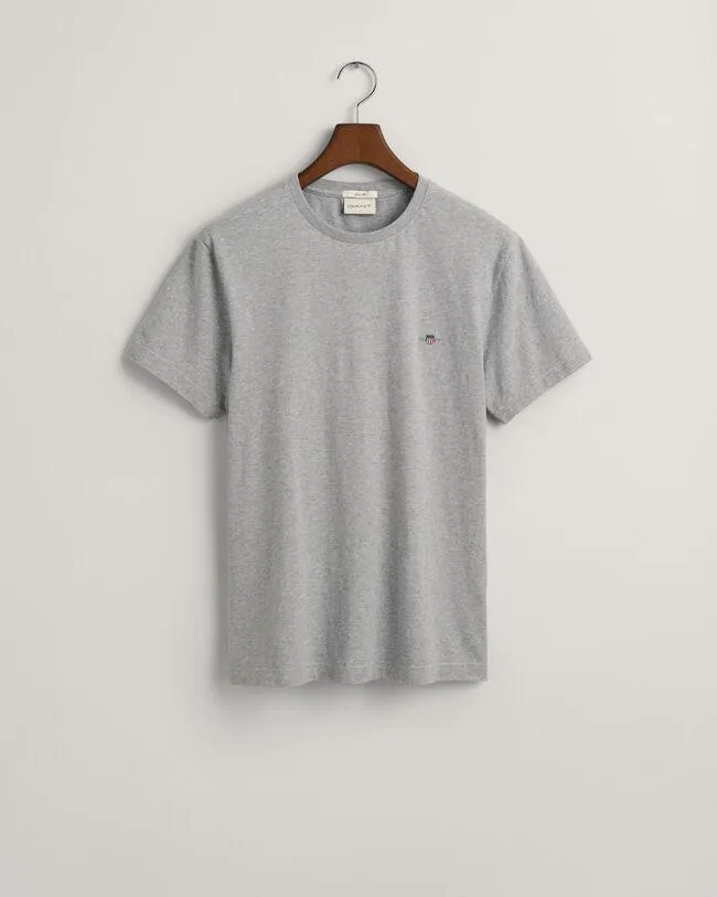 Slim fit ‑mitoitettu Shield-t‑paita