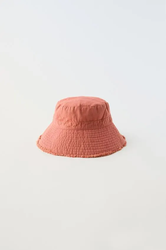 TRUE NEUTRALS BUCKET HAT WITH FRINGE