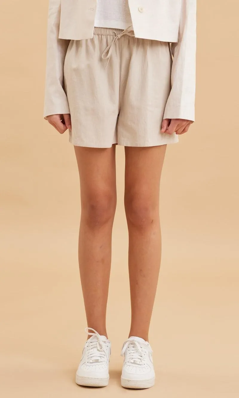 Shortsit pellavasekoitetta