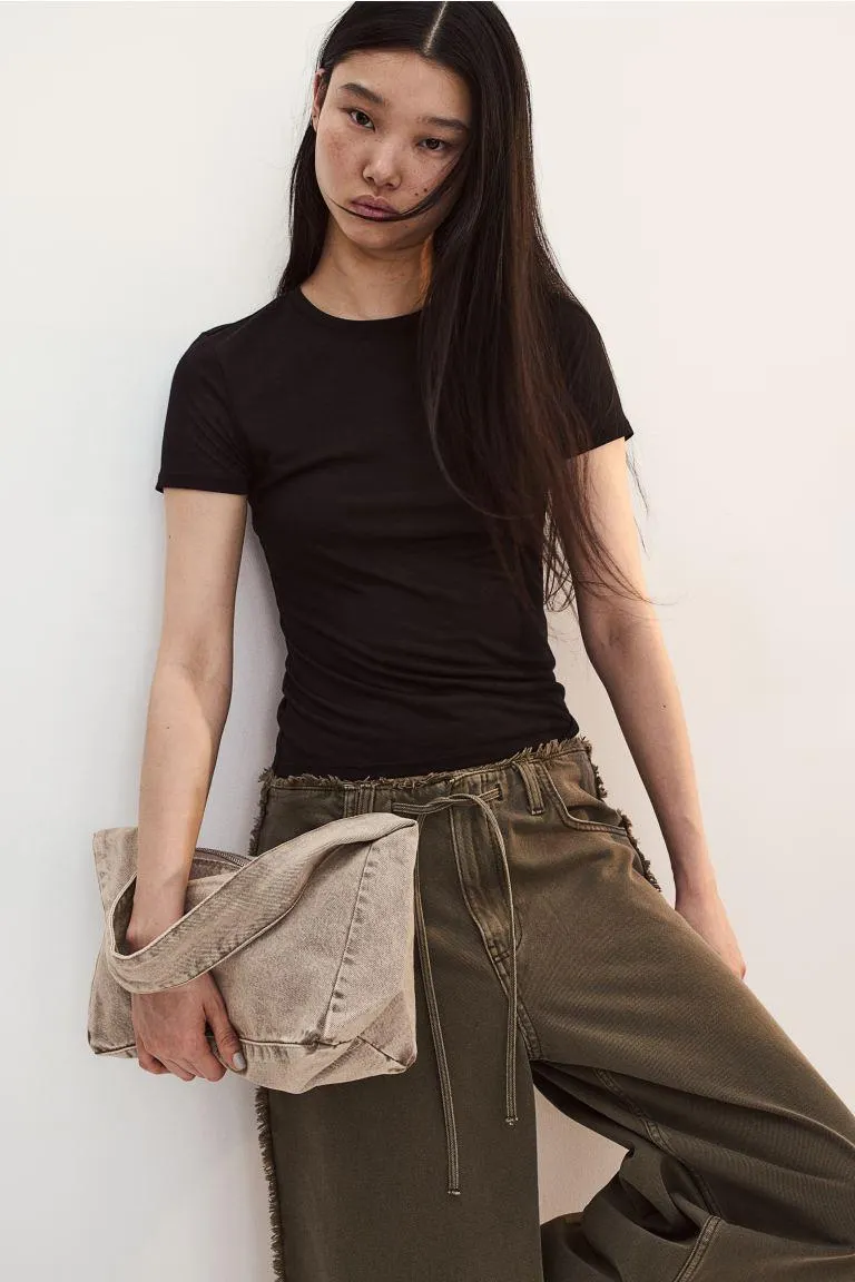 Vartalonmyötäinen T-paita