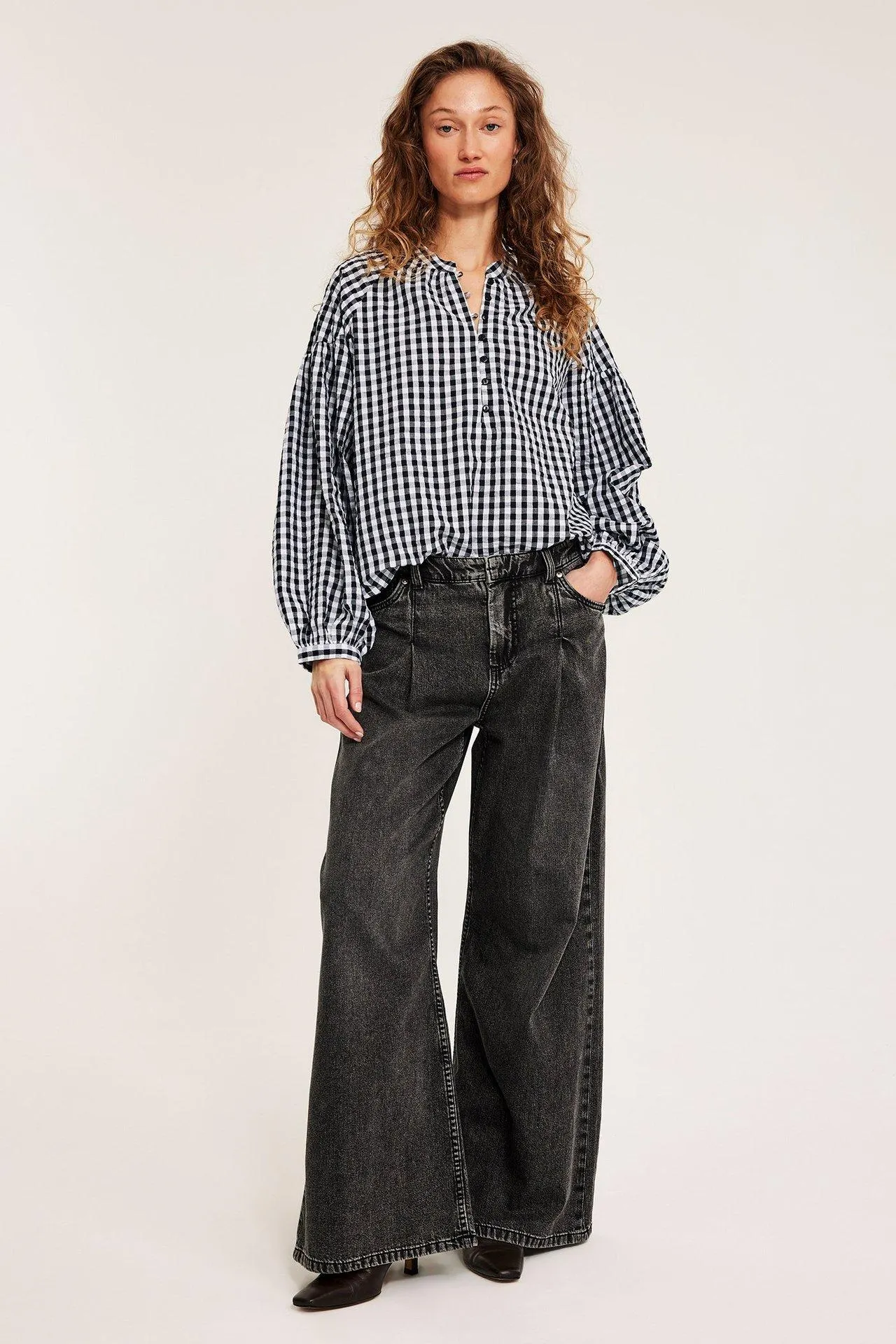 Puuvillakreppiä oleva ruudullinen paitapusero