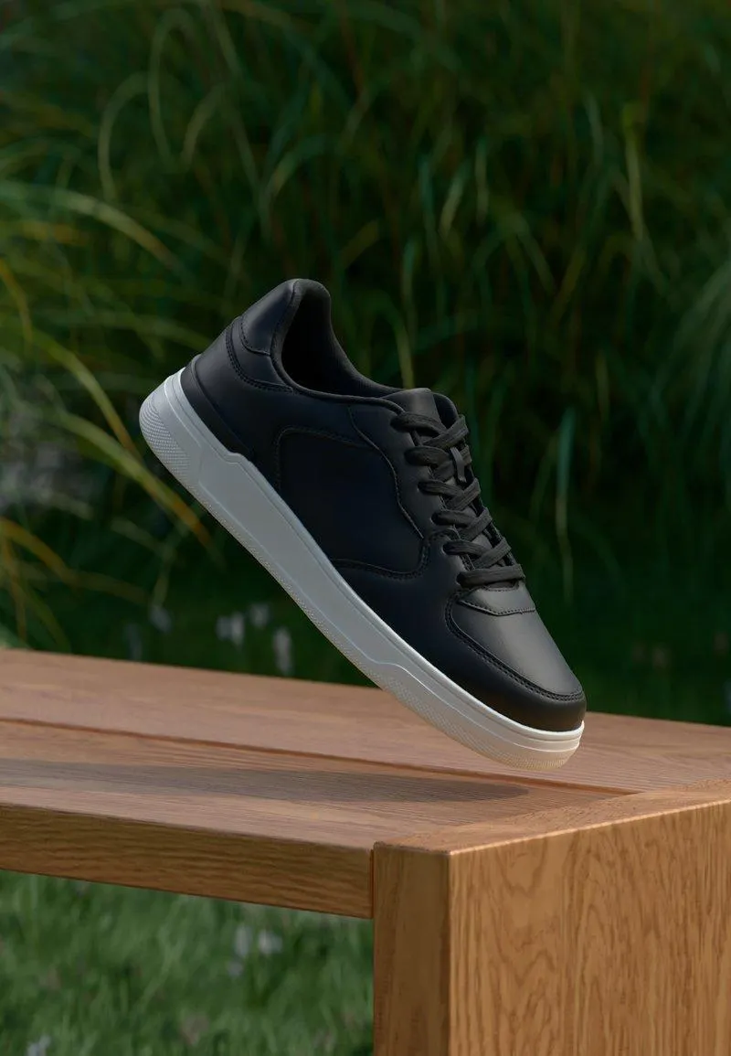 Matalavartiset tennarit - black