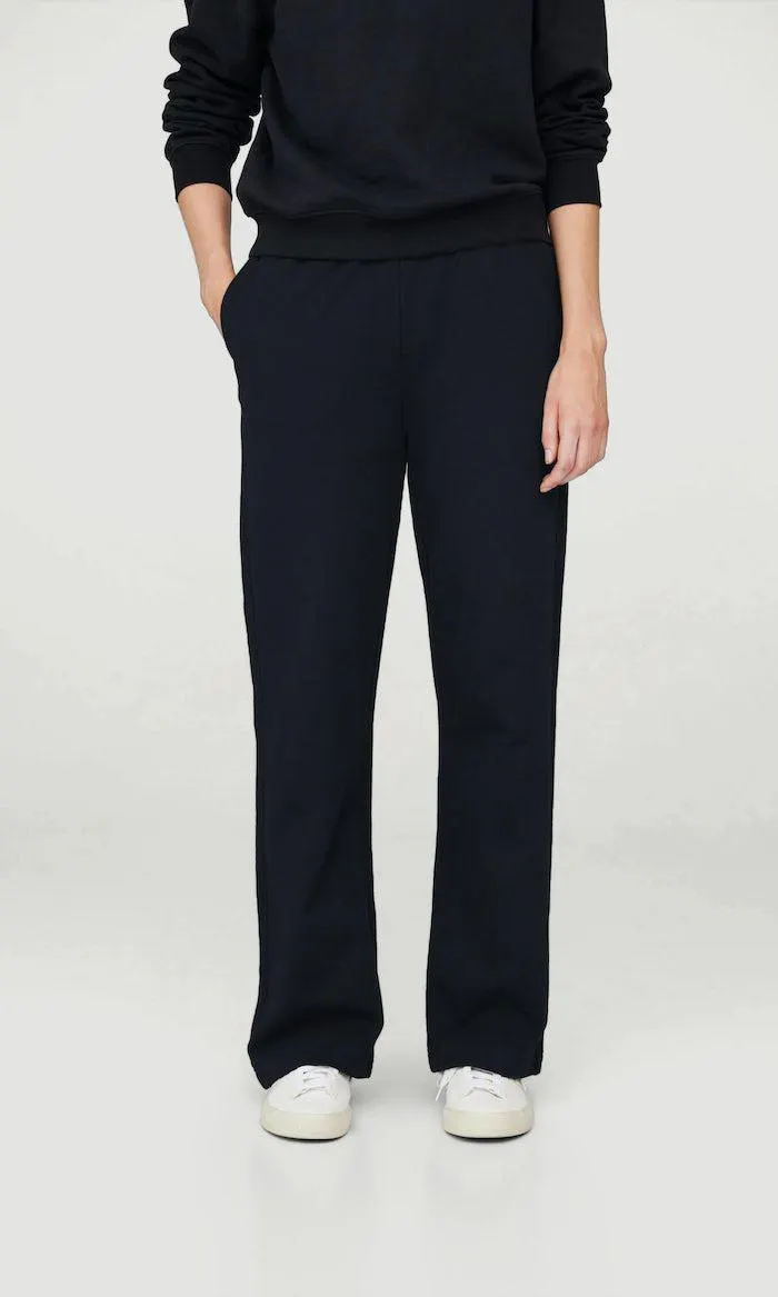 Leveät collegehousut