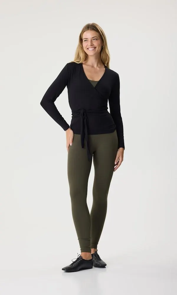 Pehmeät, korkeavyötäröiset treenitrikoot