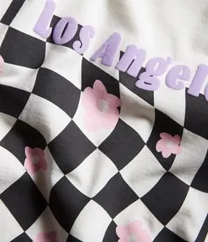 T-paita painatuksella