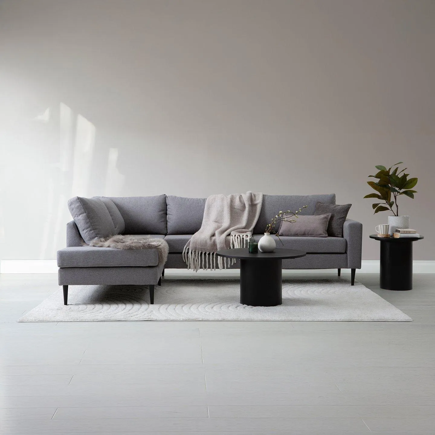 avokulmasohva vasen harmaa, mustat jalat