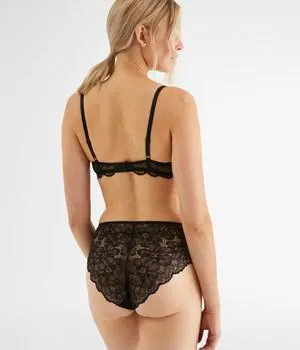 Pitsiä olevat briefpikkuhousut