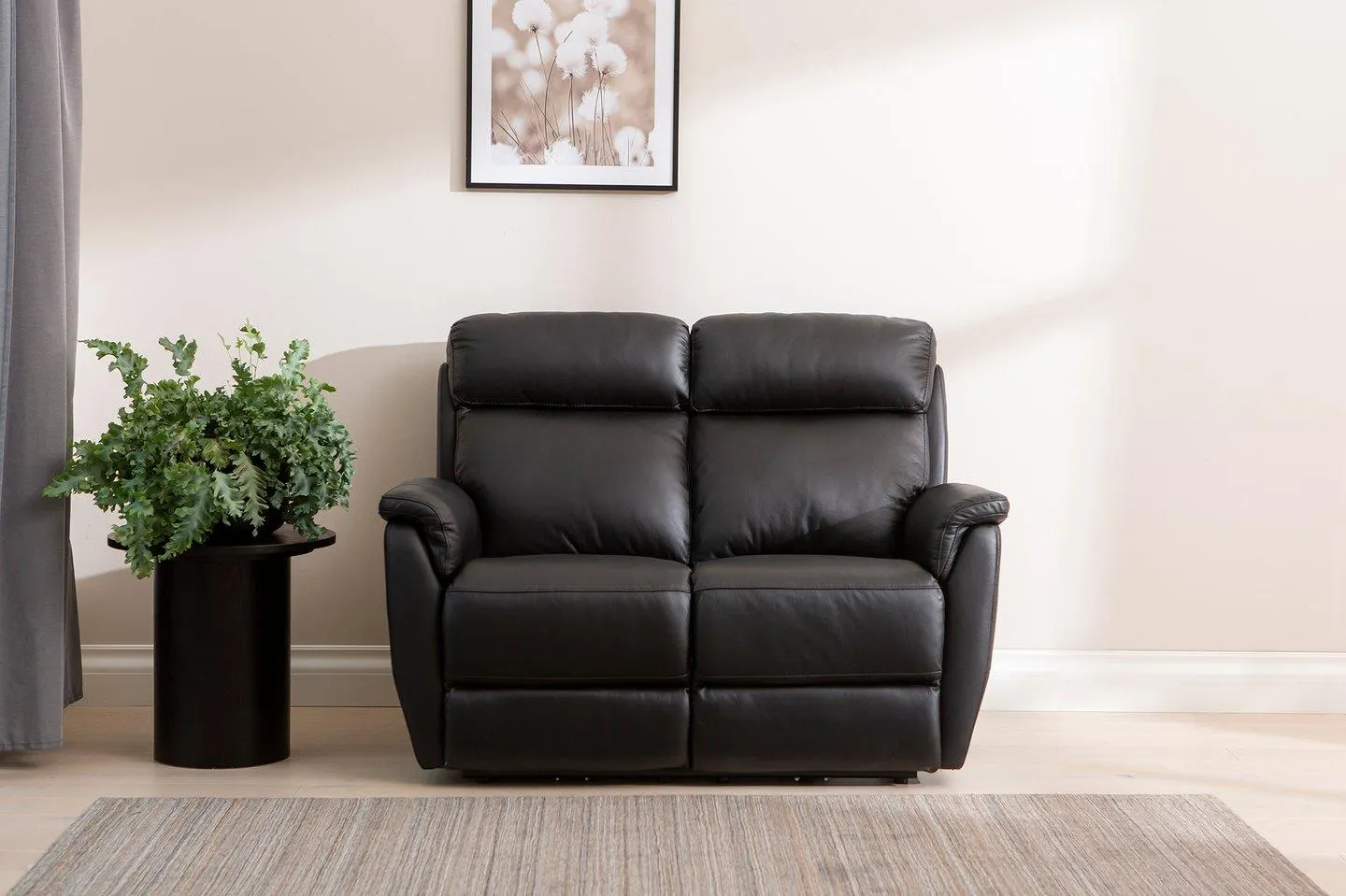 2-istuttava sohva mekanismilla