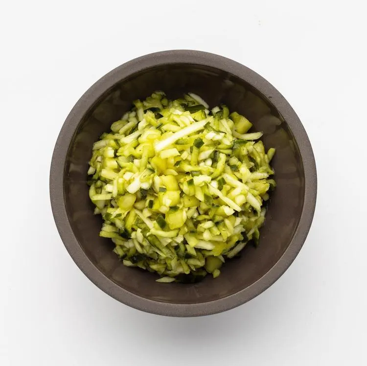 Delitalo Kurkku-kaalisalaatti