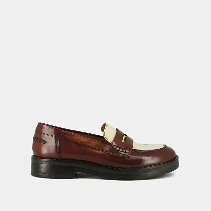 Mocassins en cuir glacé marron et écru