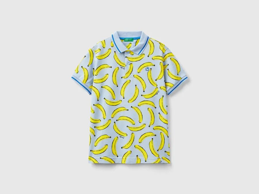 Polo bleu clair à motif bananes