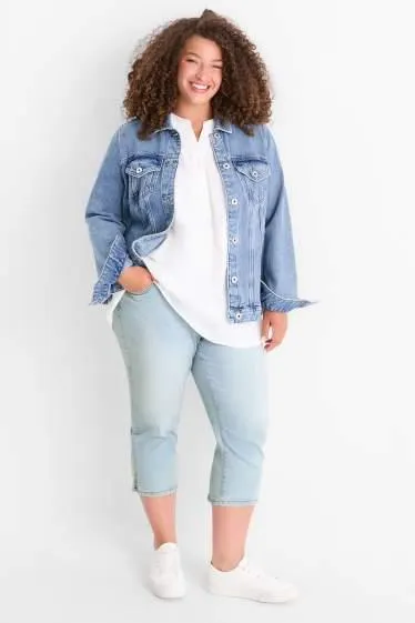 Capri jeans with belt - mid-rise waist