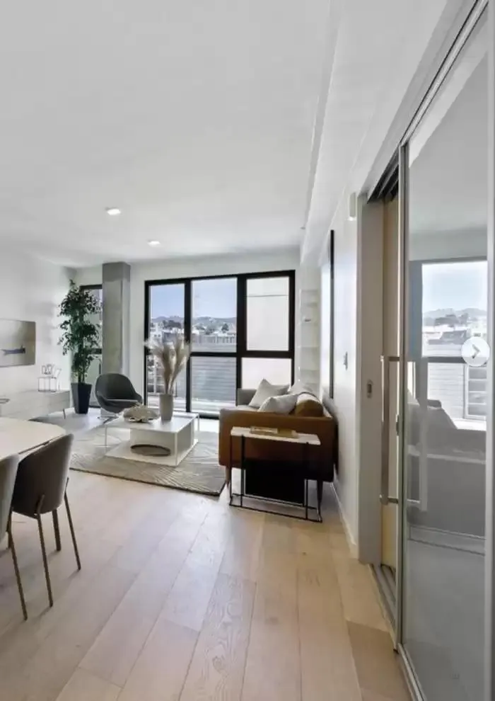 C O N T R A C T L O O K B O O K du 7 janvier au 31 décembre 2025 - Catalogue page 123