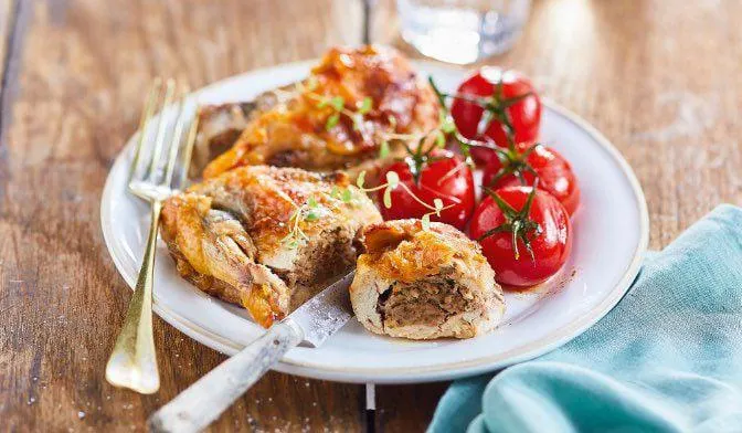 2 suprêmes de pintade, farcis girolles et porto