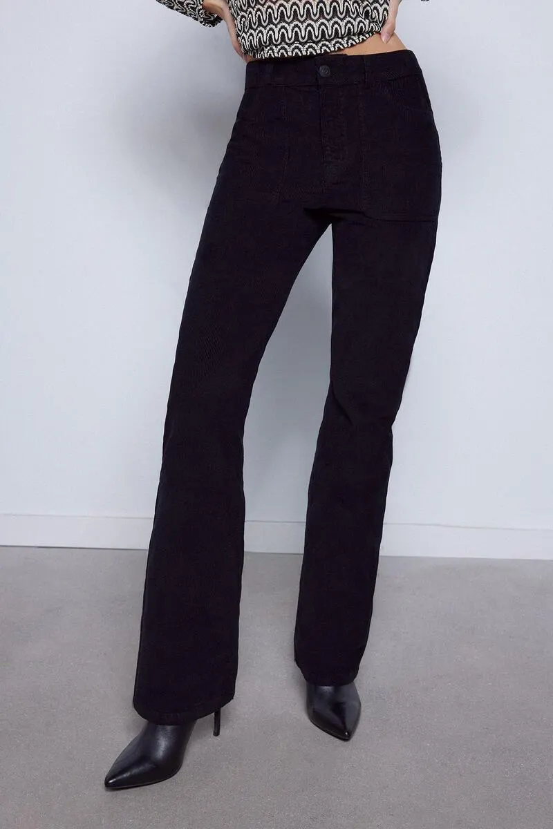 Pantalón tipo cargo de pana