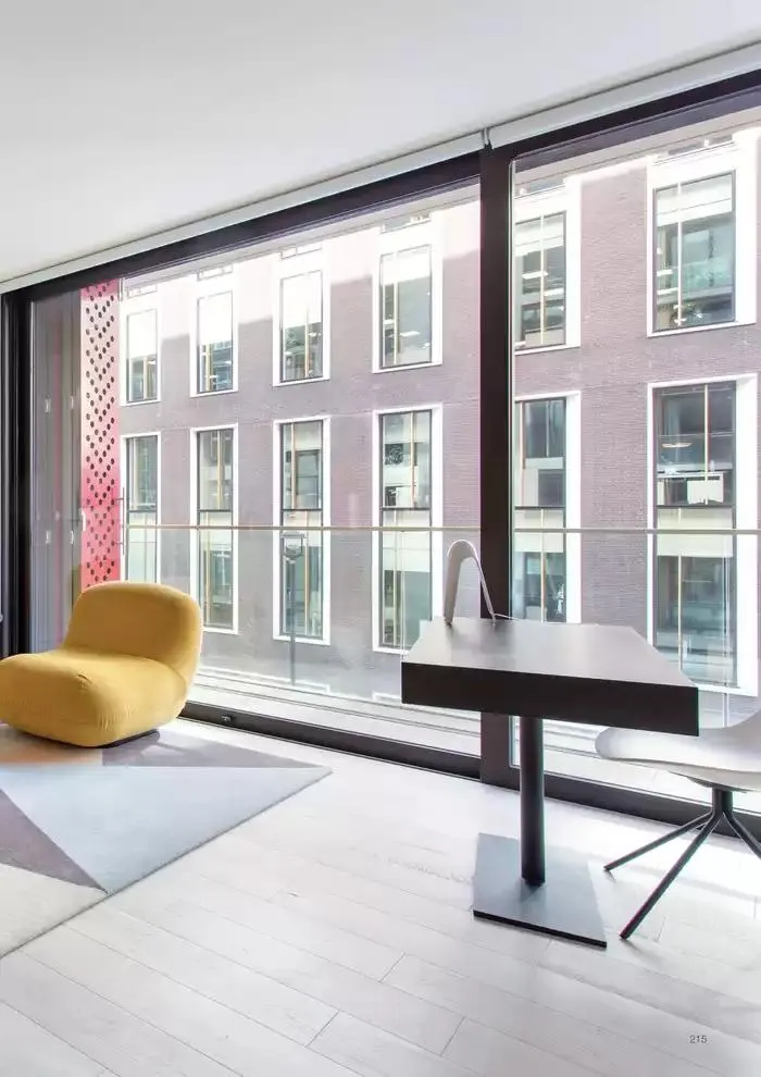 C O N T R A C T L O O K B O O K du 7 janvier au 31 décembre 2025 - Catalogue page 215