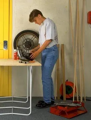 Tréteau FERDINAND, le pliant gris martelé - RODET