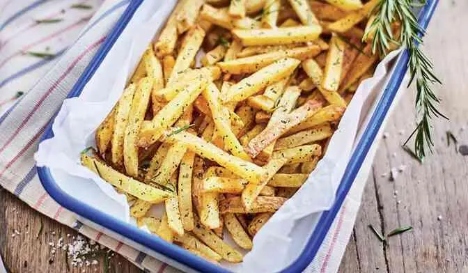 Inédites au romarin, pommes de terre, France