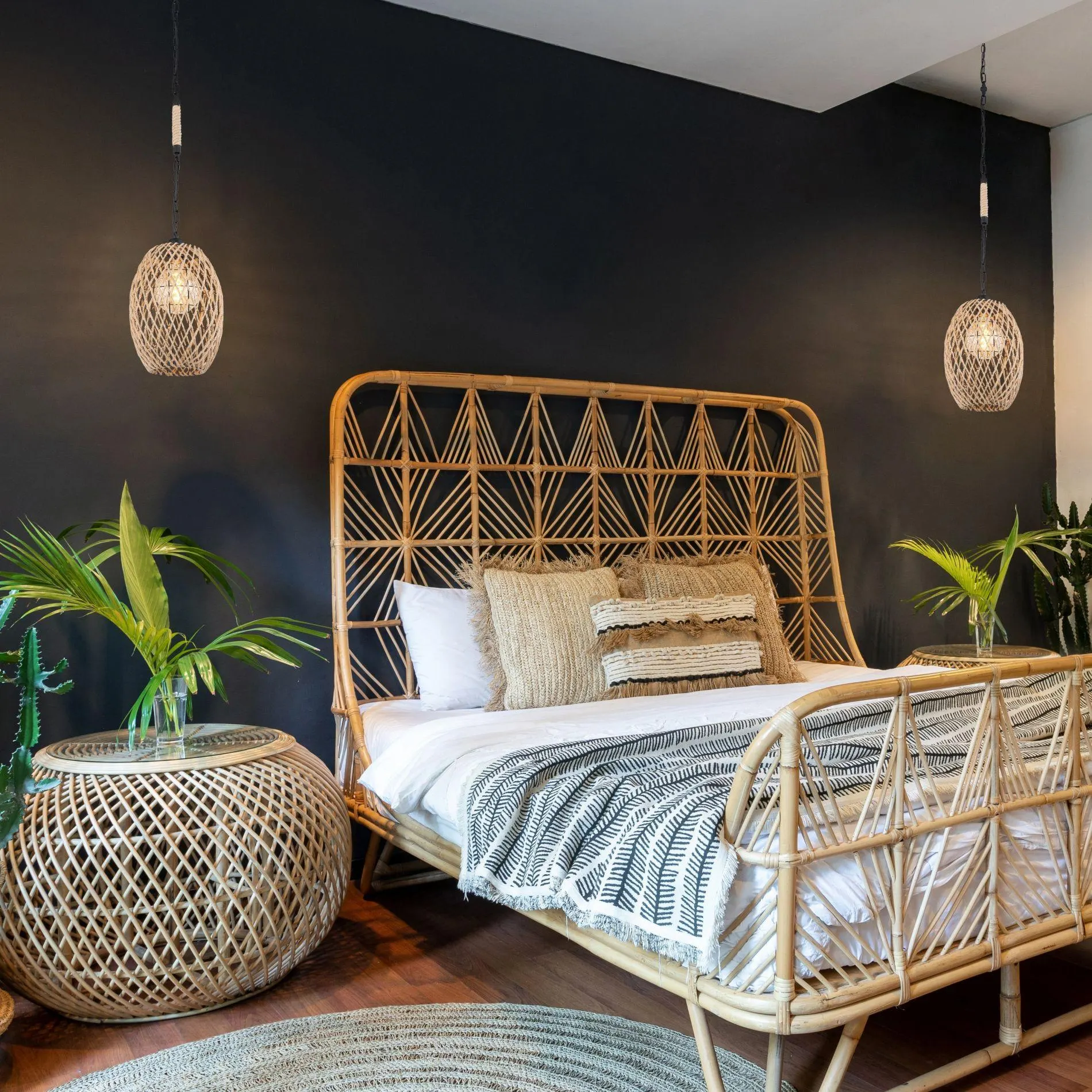 Suspension HALIA (D24cm) en métal noir et corde de chanvre naturelle