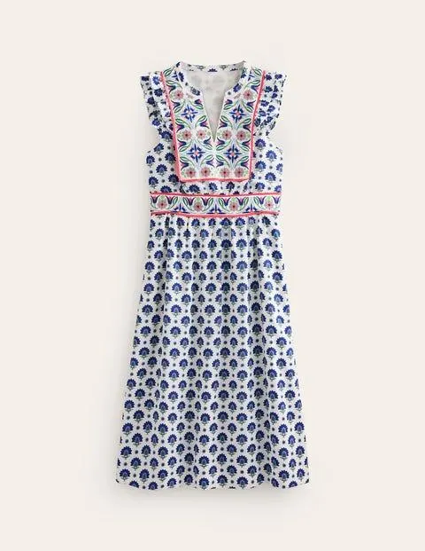 Robe midi brodée et volantée