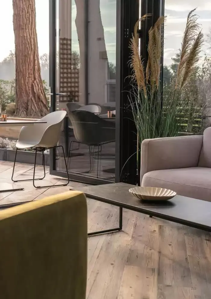 C O N T R A C T L O O K B O O K du 7 janvier au 31 décembre 2025 - Catalogue page 223