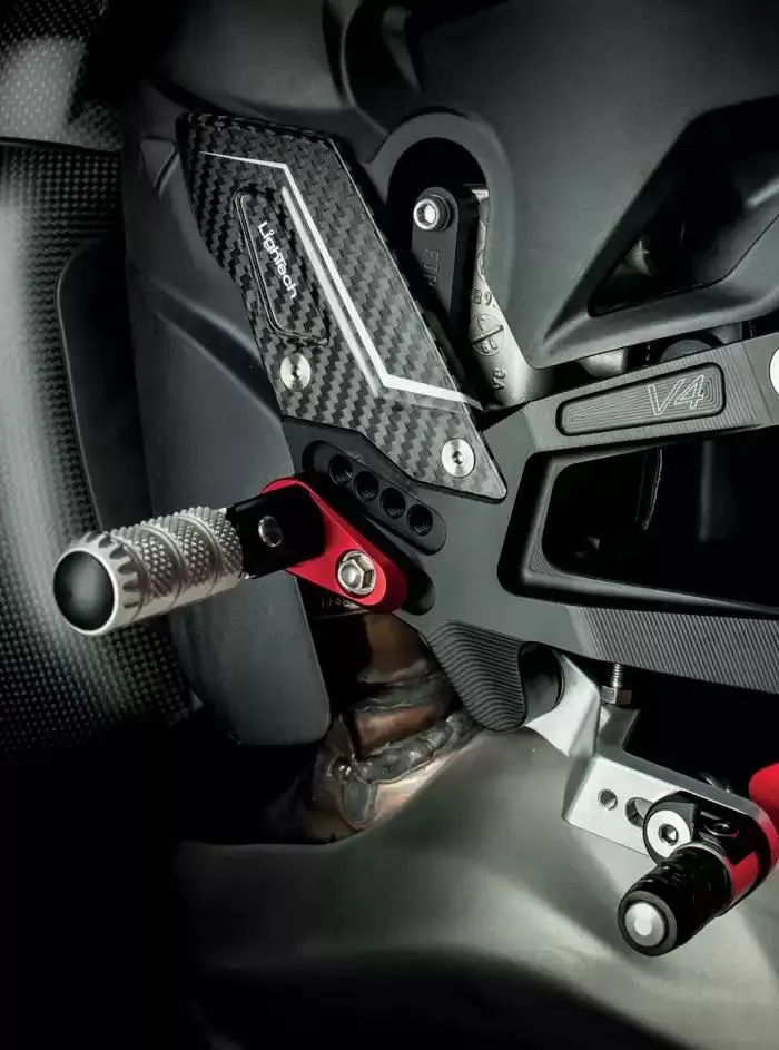 LIGHTECH 2025 du 6 mai au 31 décembre 2025 - Catalogue page 54