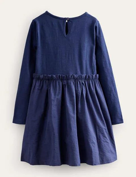 Robe tissée à appliqué en jersey