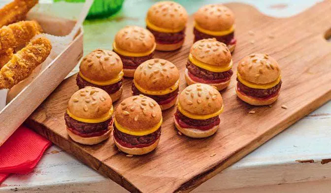 10 mini cheeseburgers