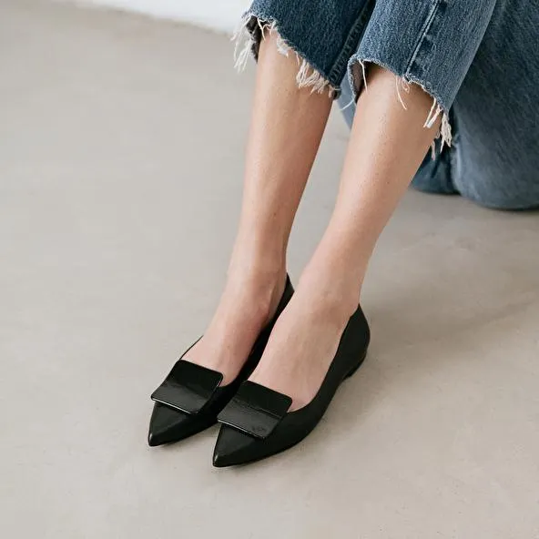 Ballerines à bouts pointus en vernis plissé noir