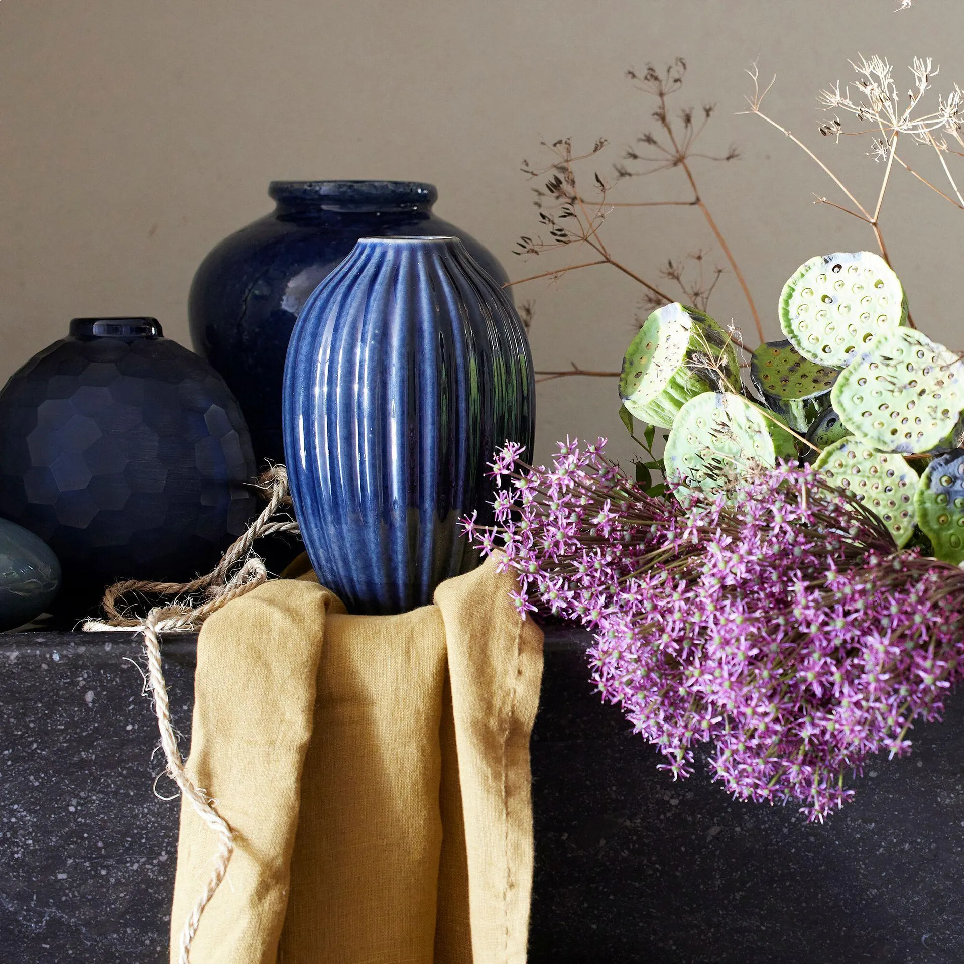 Vase strié en porcelaine H19,5cm - bleu