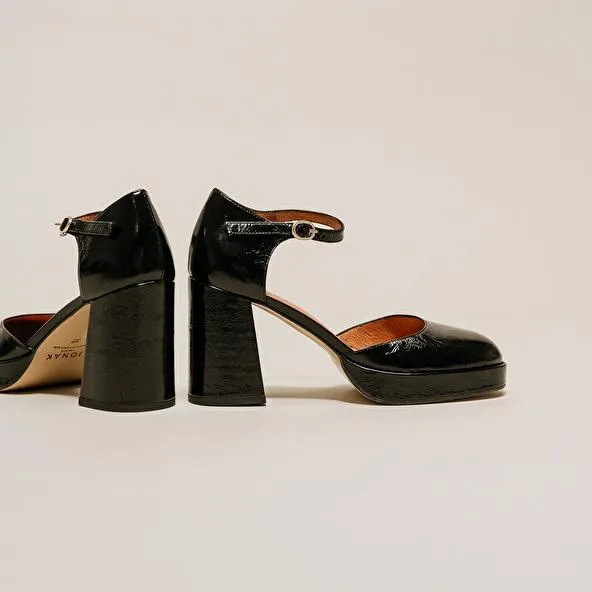 Babies à talons et bouts carrés en cuir brillant noir