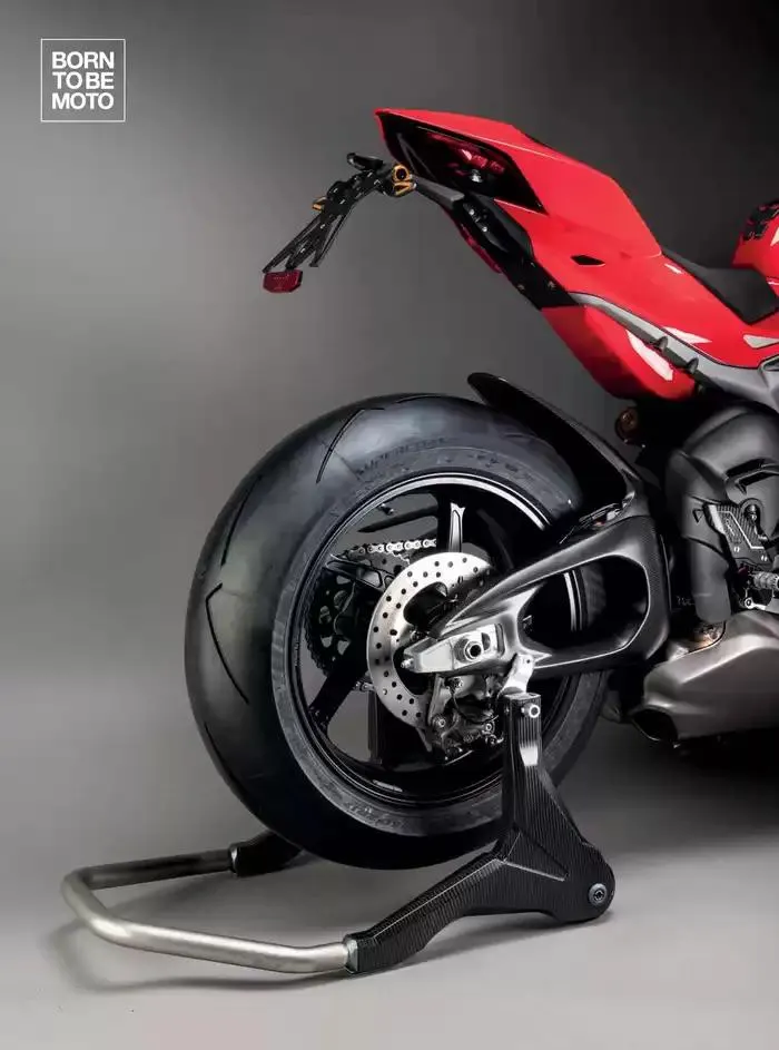 LIGHTECH 2025 du 6 mai au 31 décembre 2025 - Catalogue page 80