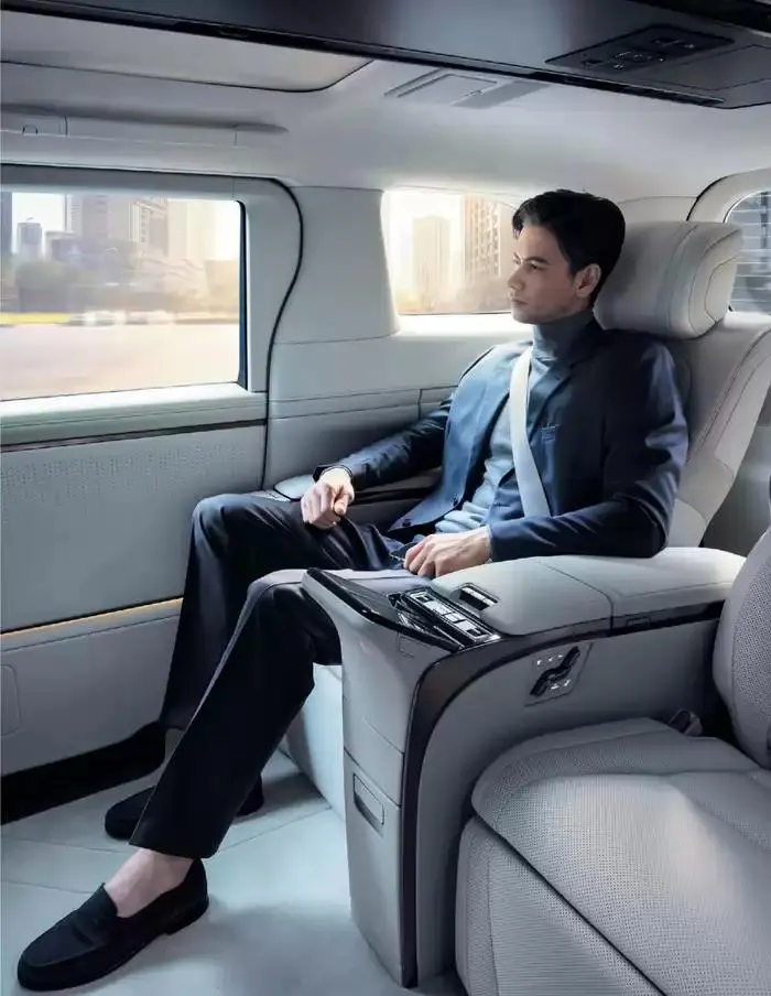 Lexus LM du 27 mars au 27 mars 2026 - Catalogue page 47